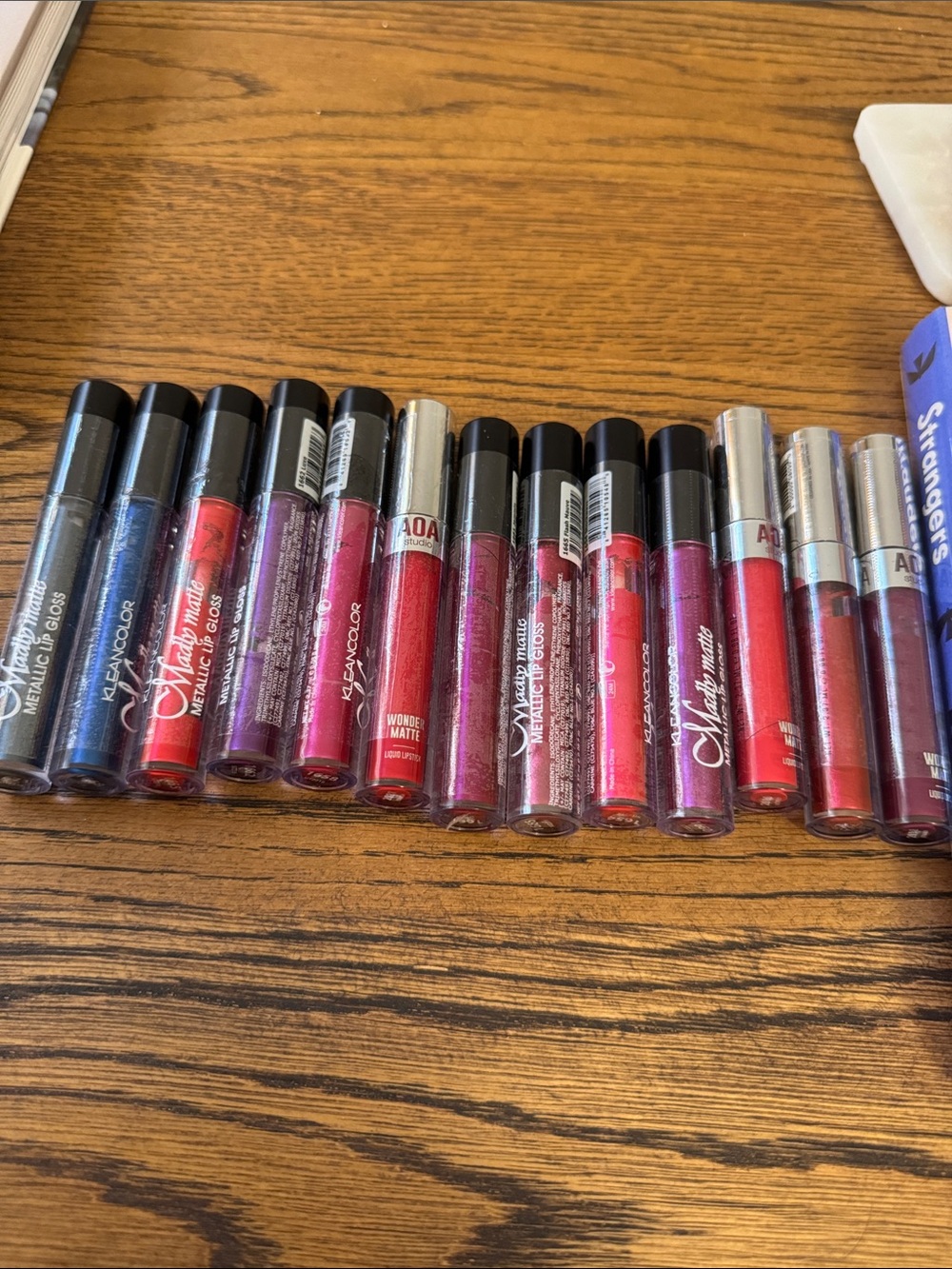 Bundle of liquid lipsticks